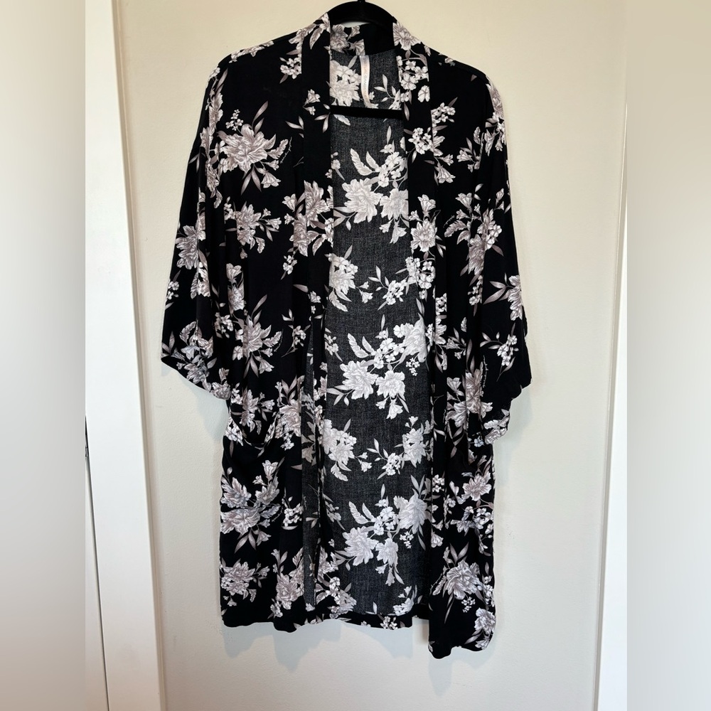 Spiritual Gangster Black and White Floral Open Cardigan 013